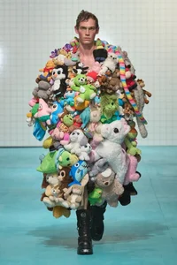 Plush Toy Fever: How Stuffed Animals Became 2024's Hottest Fashion Accessory - image 9