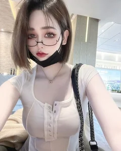 Exploring the Living Doll Aesthetic: A Fusion of Fashion, Fitness, and Confidence - image 8