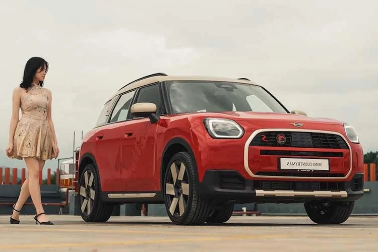 MINI Countryman S Fire Horse Edition: Luxury Performance Meets Iconic Style