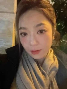 Singer Ha Thanh Xuan Embraces New Chapter with Radiant Look and Global Tour Following High-Profile Split - image 1
