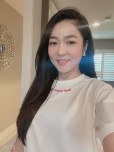 Singer Ha Thanh Xuan Embraces New Chapter with Radiant Look and Global Tour Following High-Profile Split - image 6