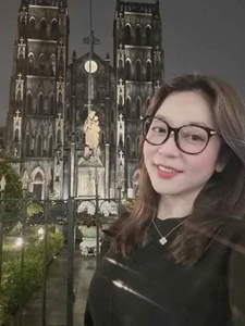 Singer Ha Thanh Xuan Embraces New Chapter with Radiant Look and Global Tour Following High-Profile Split - image 8