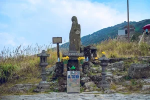 Ultimate Travel Guide to Yen Tu Mountain: Exploring the Spiritual Buddhist Capital of Vietnam with Ancient Pagodas and Scenic Hiking Trails - image 9
