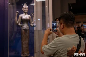 Hanoi Residents Witness Rare 7th Century Bronze Durga Statue - image 12