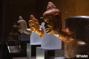 Hanoi Residents Witness Rare 7th Century Bronze Durga Statue - image 3