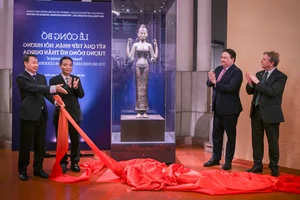 Hanoi Residents Witness Rare 7th Century Bronze Durga Statue - image 10