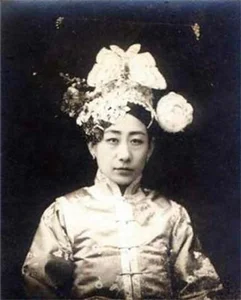 The Real Faces of the Late Qing Dynasty Princesses: A Glimpse into History - image 0
