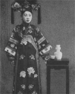 The Real Faces of the Late Qing Dynasty Princesses: A Glimpse into History - image 2