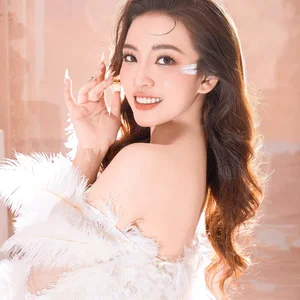 The Stunning Transformation of the Viral Noodle Seller from Ho Quang Hieu’s Music Video - image 2