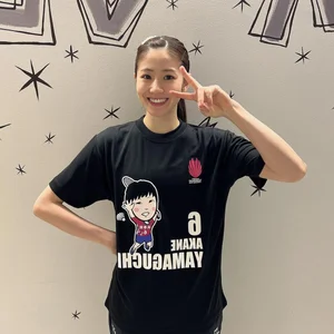 Japanese Badminton Star Captivates Fans Globally - image 1