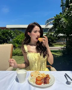Summer Fashion Trends: Influencer Le Thi Khanh Huyen Wows Netizens with Bold and Unique Swimwear Styles - image 6