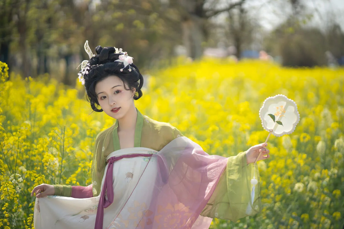 YiTuYu Art Language Vol.6799: Detailed Visuals of You Zhi Yuan Li De Qian Xia