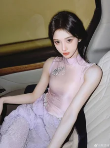 Classic Elegance and Poetic Grace in Lace - image 3