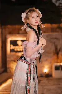 YiTuYu Vol.8788: Xiao Jiang - An Enchanting Asian Muse in Exquisite Classical Attire - image 15