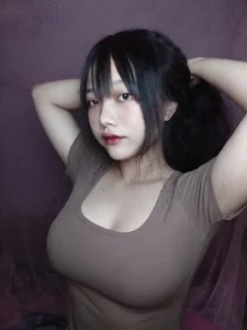 VALORANT Hot Girl Goes Viral with Stunning 'High Damage' Fashion Combo - image 5
