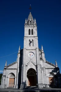 Discover the Century-Old Stone Church in Nghe An: A Masterpiece of Gothic Architecture - image 2
