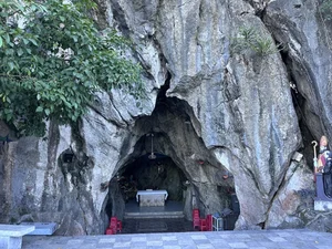 Discover the Century-Old Stone Church in Nghe An: A Masterpiece of Gothic Architecture - image 8