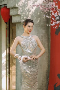Exploring the Success and Glamorous Style of Beauty Queen Thien Huong - image 2