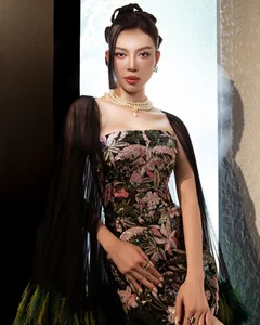 Exploring the Success and Glamorous Style of Beauty Queen Thien Huong - image 0