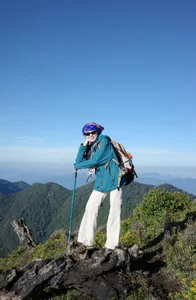 Conquering Ta Chi Nhu Summit: An Emotional Journey Above the Clouds - image 5