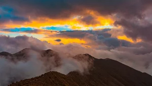 Conquering Ta Chi Nhu Summit: An Emotional Journey Above the Clouds - image 4