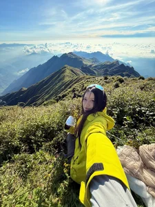Conquering Ta Chi Nhu Summit: An Emotional Journey Above the Clouds - image 7