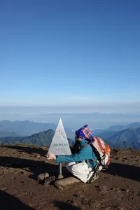 Conquering Ta Chi Nhu Summit: An Emotional Journey Above the Clouds - image 9