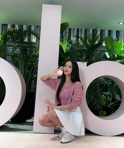 BLACKPINK Jisoo’s Iconic Pink Fashion: How the K-Pop Star Redefines Elegance in Every Shade - image 0