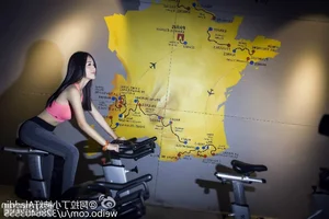 Contemporary Chinese Fashion and Fitness: A Gallery Celebrating Modern Aesthetic Trends and Athletic Elegance - image 1