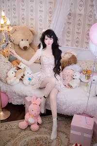Stunning 'Promax Fox' Transformation: Phan Hoang Thien Thy's Captivating Ahri Cosplay. - image 2