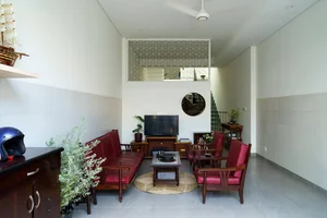 Modern 4m Tube House Living Room Design: Space Optimization Trends for 2026 - image 14