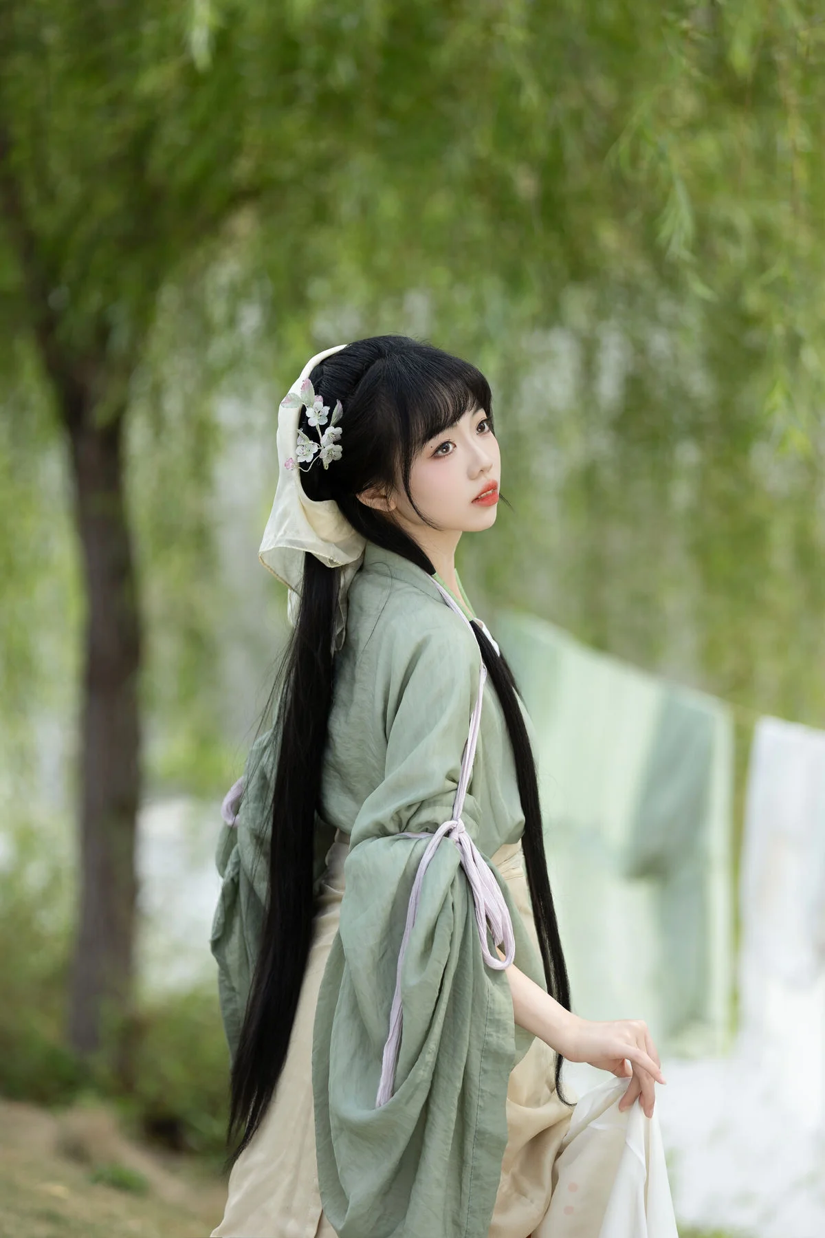 Elegant Portraiture: YiTuYu Art Language Vol.10302 Featuring Shi Zhi Lin