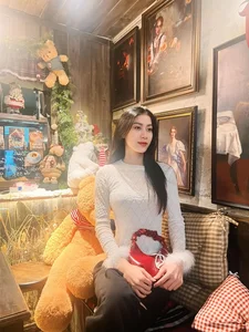 Kieu Trinh: The Radiant Beauty of Vietnam's Volleyball Star - image 0