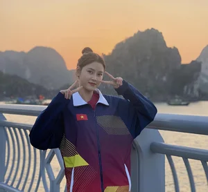 Stunning 1.75m Tall Fencing Athlete Captivates Fans with Beauty Rivaling Pageant Queens - image 5