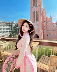 Singaporean Influencer Captivates in Traditional Vietnamese Ao Dai: A Stunning Fashion Gallery - image 8
