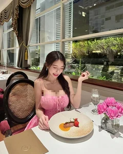 Singaporean Influencer Captivates in Traditional Vietnamese Ao Dai: A Stunning Fashion Gallery - image 9