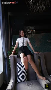 Summer Style Trends: Gege Showcases White Sandals in IESS Puhui Collection Issue 135 - image 4