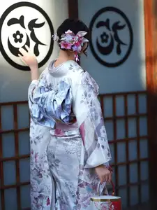 Viet Phuong Thoa: Enchanting Beauty in Traditional Japanese Kimono. - image 2