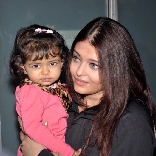 Aishwarya Rai’s Daughter Aaradhya Bachchan: Stunning Beauty and Impressive Academic Achievements at Age 12