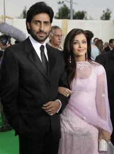 Aishwarya Rai’s Daughter Aaradhya Bachchan: Stunning Beauty and Impressive Academic Achievements at Age 12 - image 11