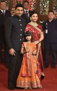 Aishwarya Rai’s Daughter Aaradhya Bachchan: Stunning Beauty and Impressive Academic Achievements at Age 12 - image 9