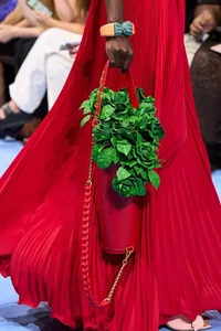 Top 5 Must-Have Handbag Trends for a Stylish Summer Season - image 20