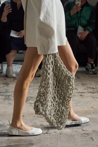 Top 5 Must-Have Handbag Trends for a Stylish Summer Season - image 12