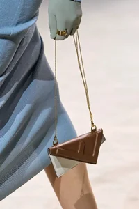 Top 5 Must-Have Handbag Trends for a Stylish Summer Season - image 1