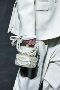 Top 5 Must-Have Handbag Trends for a Stylish Summer Season - image 3
