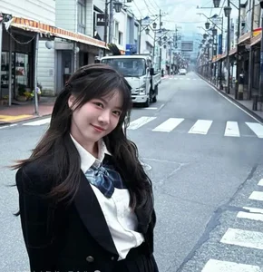 League of Legends Goddess: Past Photos Reveal a Stunning Transformation - image 2