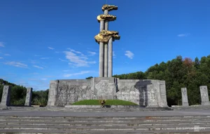 The Sacred Resting Place of 13 Heroic Female Volunteers at Truong Bon Memorial Site - image 6