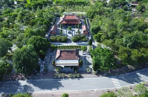 The Sacred Resting Place of 13 Heroic Female Volunteers at Truong Bon Memorial Site - image 9