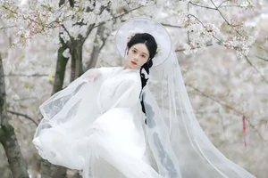 Ethereal Beauty of Sui Sui Ru Yi in YiTuYu Art Language Vol.8880 Amidst Blossoms - image 7