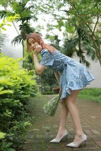 IESS Ziwei Flower Girl Themed Stockings and Artistic Leg Photography - image 5